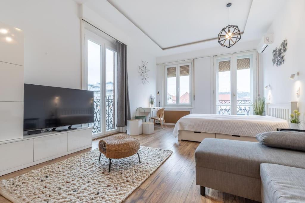 Midtown Gleaming Apartment Budapest Exterior photo