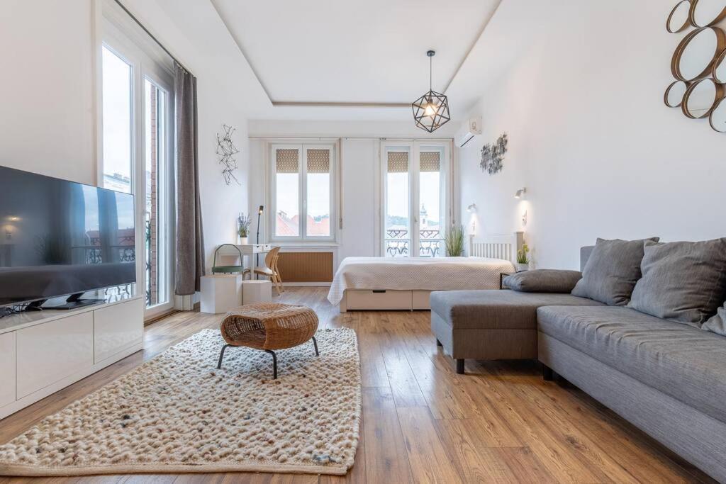 Midtown Gleaming Apartment Budapest Exterior photo