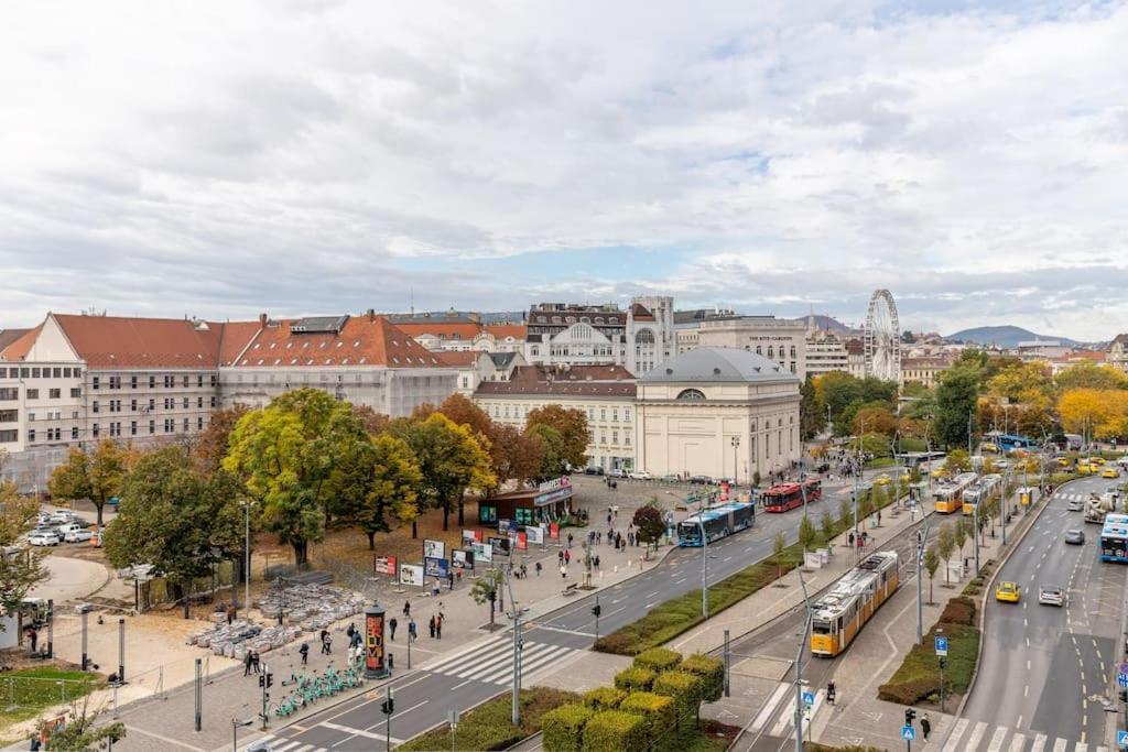 Midtown Gleaming Apartment Budapest Exterior photo